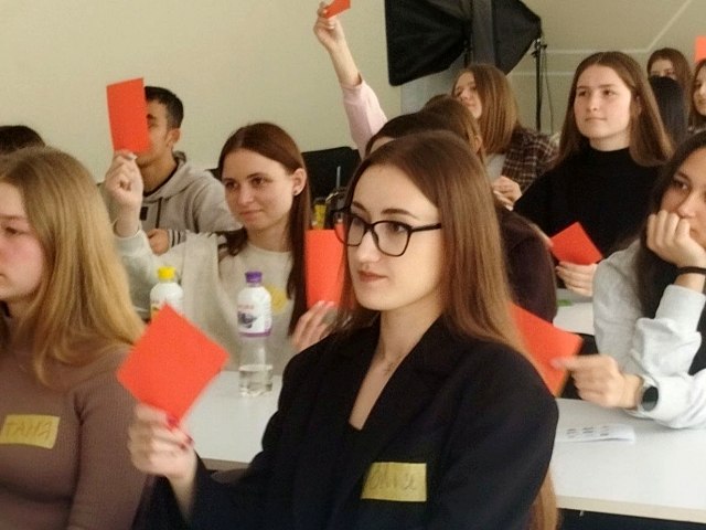 Виконання вправи із пошуку фейків